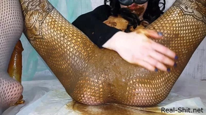 Sara - Shitty Fishnet Pantyhose - Anna Coprofield - Refuse Scat, Broken Ass In The Shit, Scatting