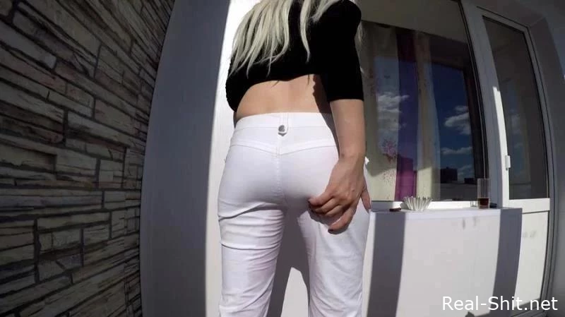 Scat Video 7264 Dirty White Jeans - Lola - Shit Kisses, Crotch With Shit, Cards Scat