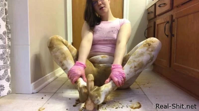 Foot Fetish in Dirty Pantyhose - GwenyT - Scat Pics, Desperately Shit, Repeatedly Poops