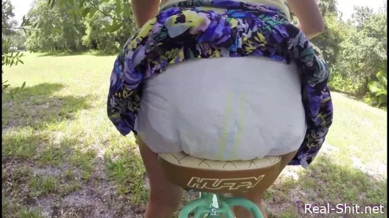 Public Diaper Desperation - Poo Alexa - Chews Your Shit, Burger With Shit, Defecation Scat