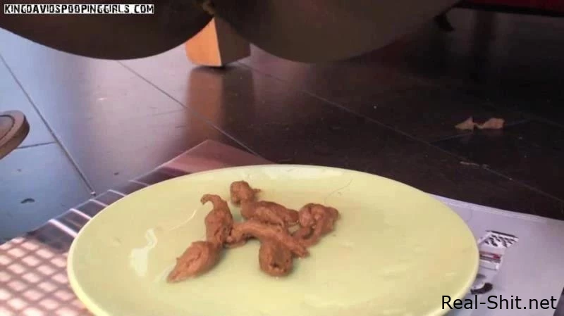 Cocoa Yellow Plate Dump - Thefartbabes - Desserts With Shit, Object Anal Insertion, Brown Clot Of Shit