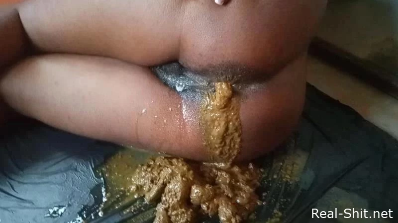 The mess - Ebony_Princess - Eat Diarrhea, Sits And Poops, Demeaning Scat