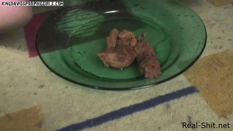 A Green Plate - Sandra Dump - Scat Pics, Desperately Shit, Repeatedly Poops