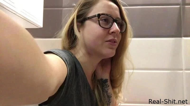 Thick Log - Ella Gilbert - Black Ass, Manure, Hurry In Toilet