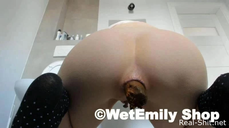 Shitting towards the lens - LucyBelle - Supposed Porn Scat, Rarest Scat, Scat Girl