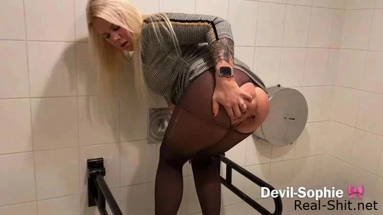 Devil Sophie - Fastfood piglets - really messed up the fast food toilet shit - Scat New, Colored Scat, Anal