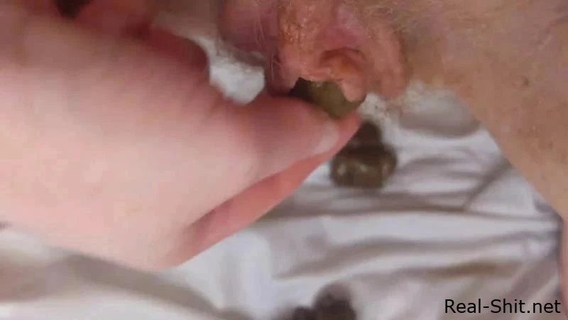 PooGirlSofia - So fucking wet – masturbating with turds no fingers - Black Girl Shitty Anal, Chocolates Scat, Scat Lesbian